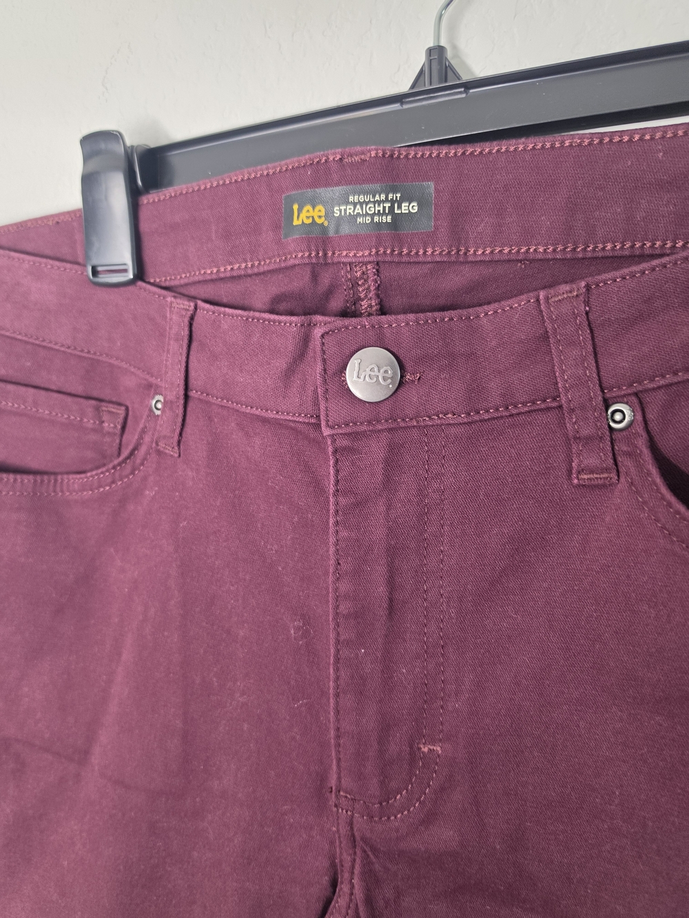 Lee Men's Straight Leg Jeans in Burgundy